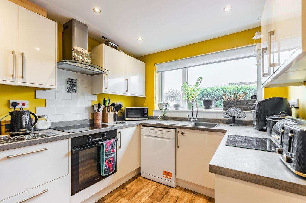 Property photo 2 of 21