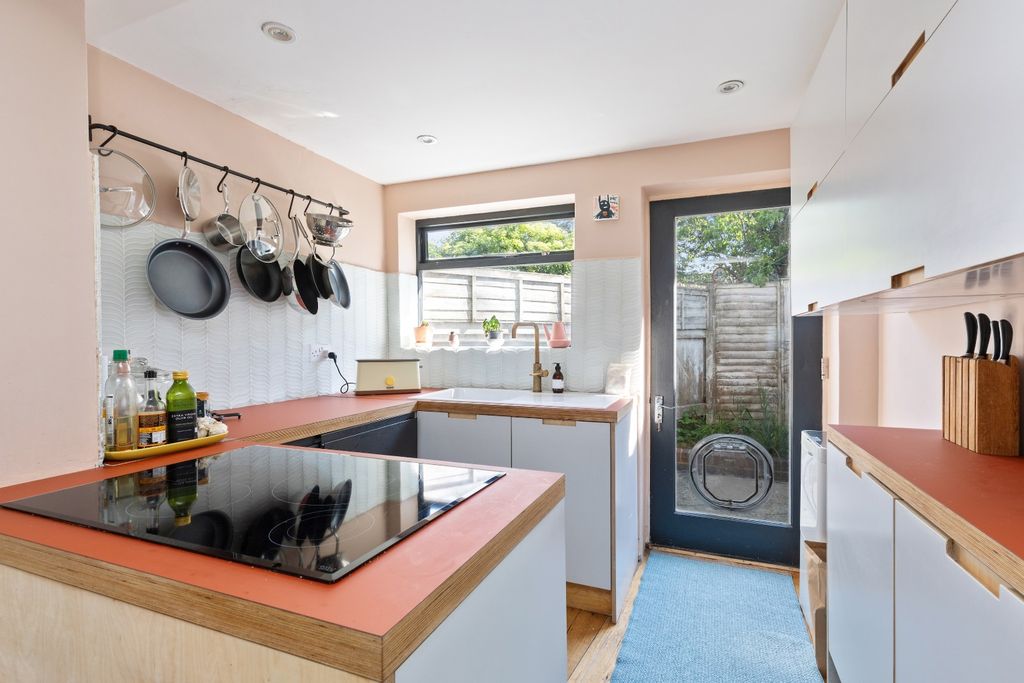 Property photo 3 of 11 4211875