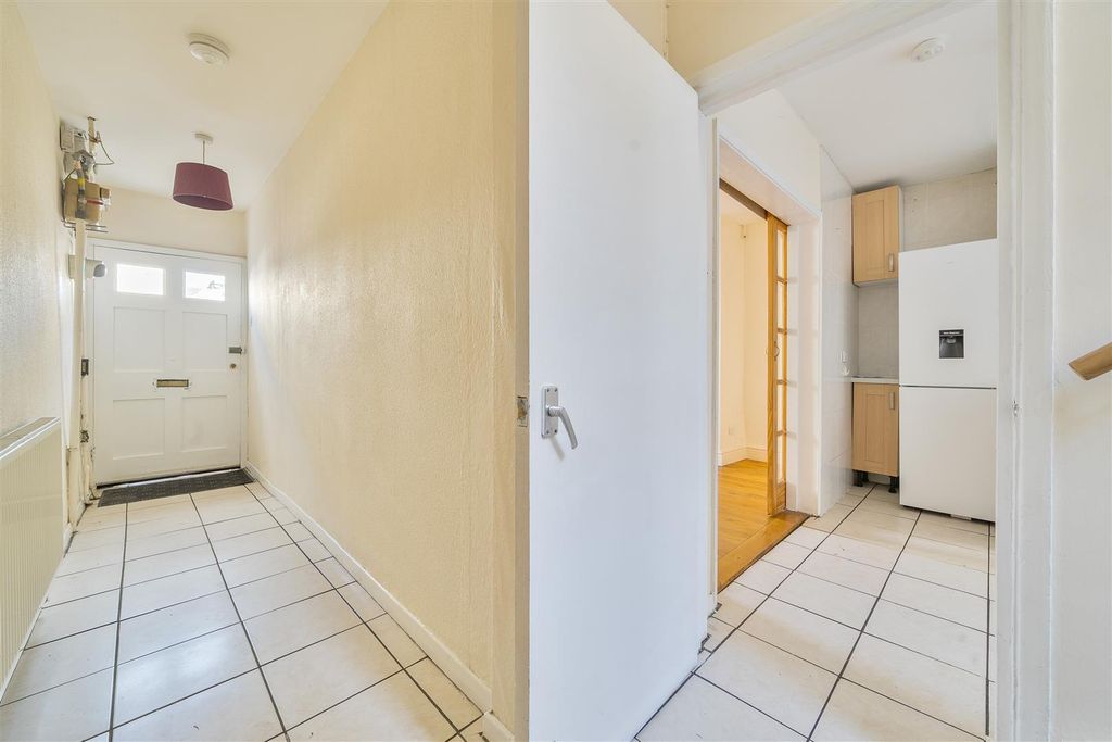 Property photo 3 of 16 Entrance Hallway.Jpg