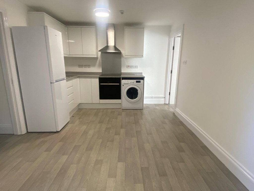 Property photo 3 of 12 4372703