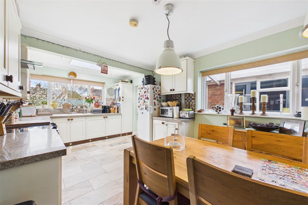 Property photo 2 of 15 Kitchen Diner