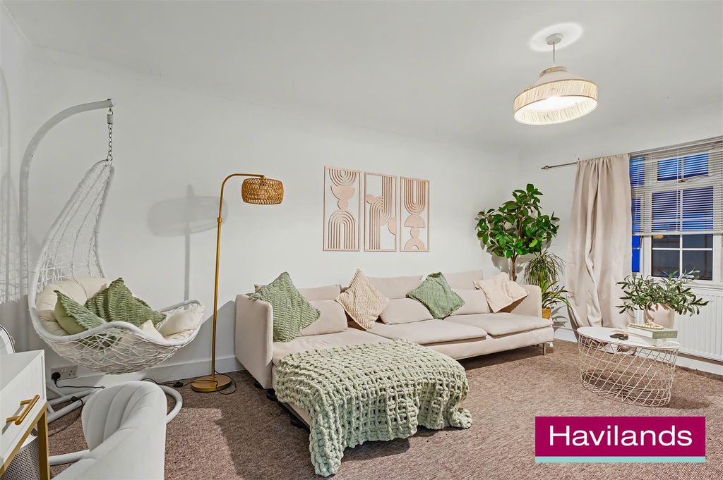 Property photo 2 of 12 Cowper Gardens N14 4Np-12.Jpg