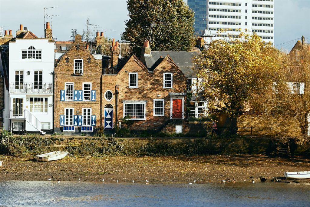 Property photo 1 of 33