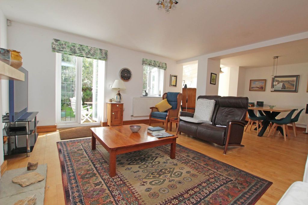Property photo 2 of 20