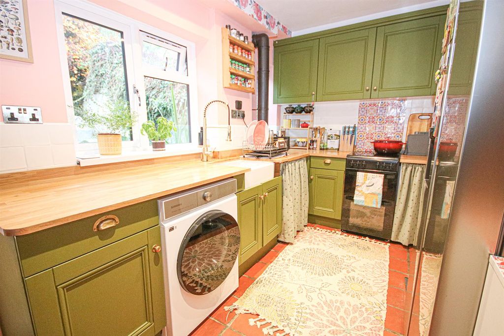 Property photo 2 of 18 Kit 2.Jpg