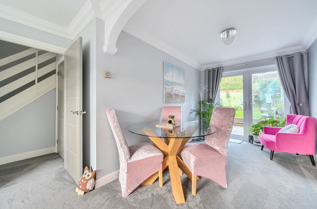 Property photo 2 of 12 1376211-9-690A24d...