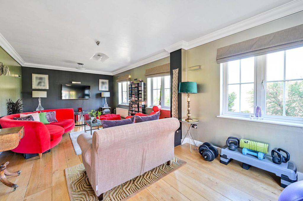 Property photo 1 of 28