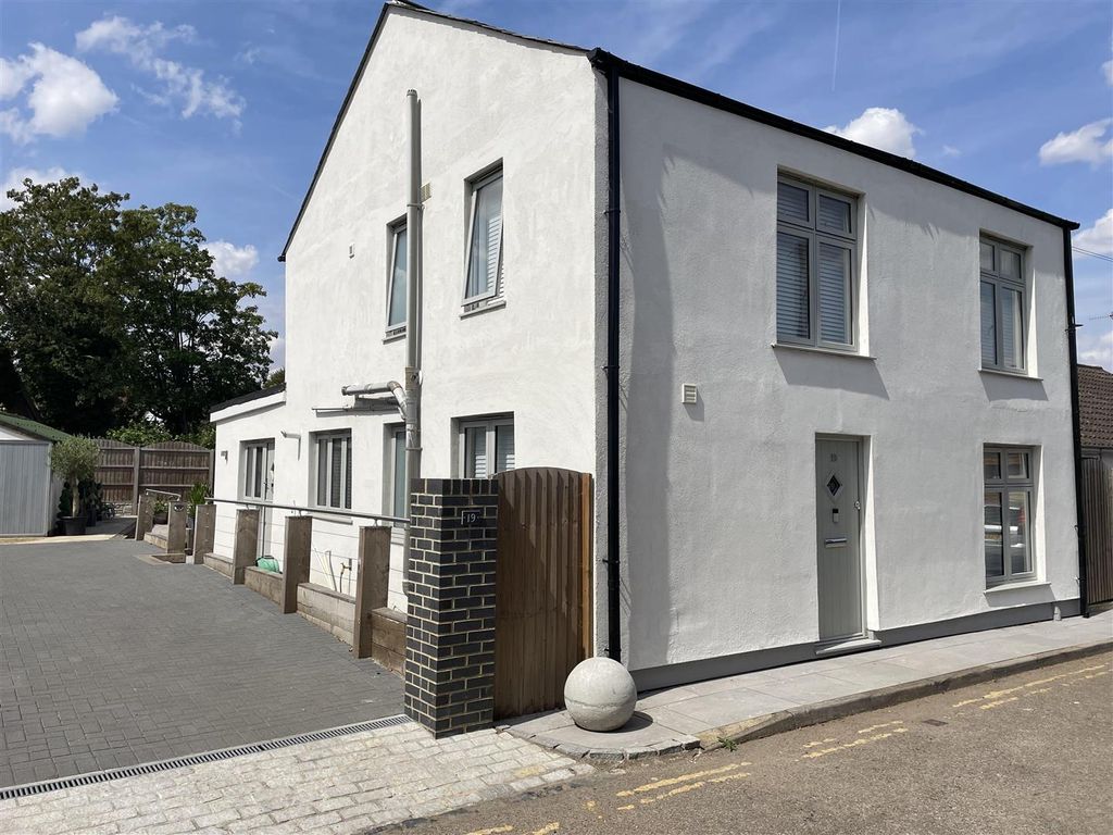Property photo 3 of 21 3. Side And Front Shot.Jpg