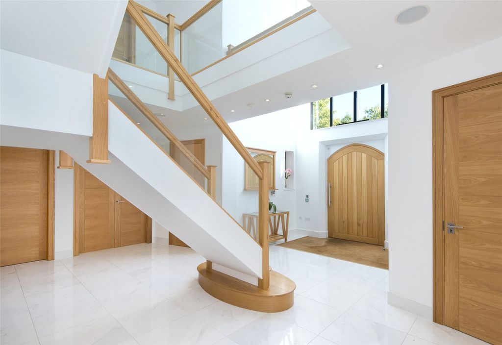 Property photo 2 of 34 Picture No. 07