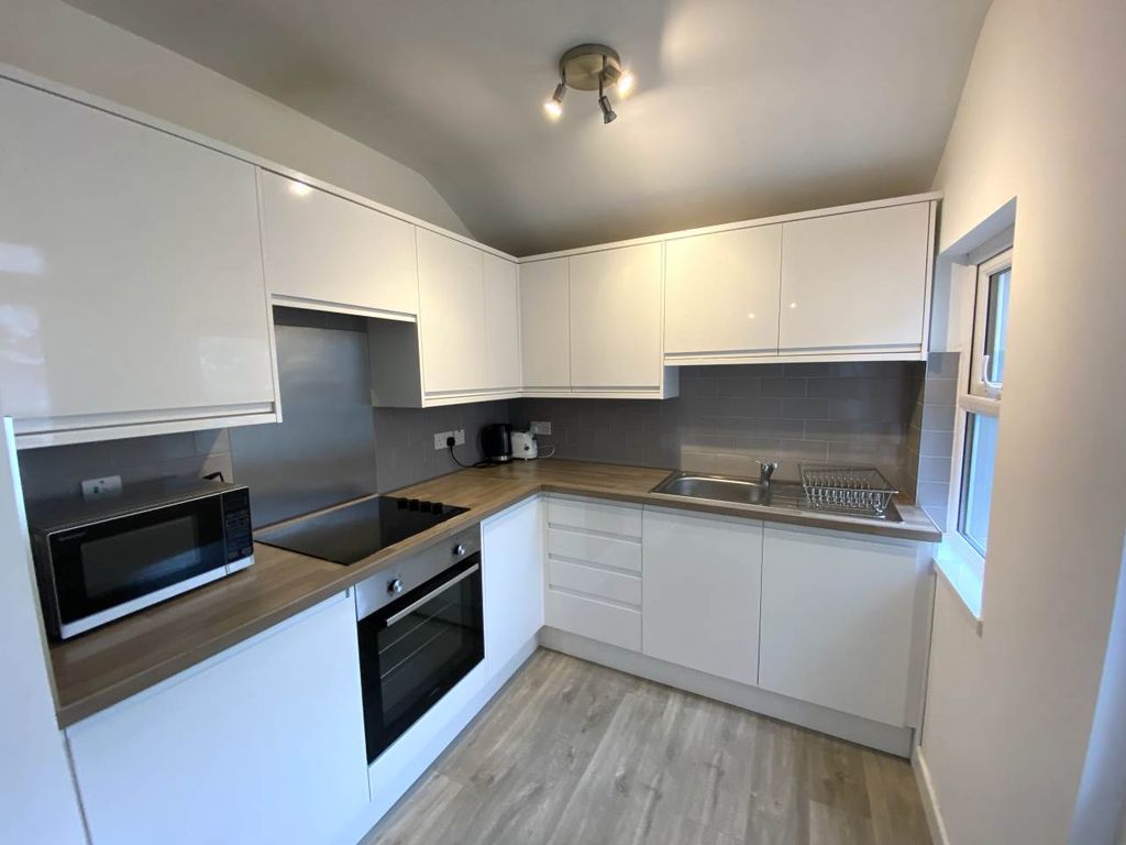 Property photo 2 of 9 Kitchen