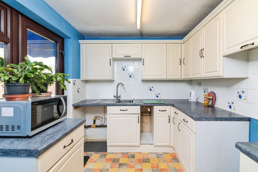 Property photo 3 of 16 Kitchen