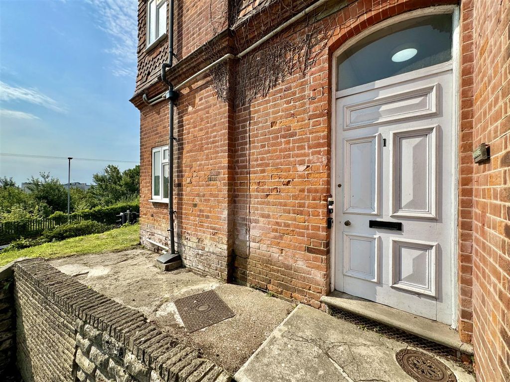 Property photo 2 of 14