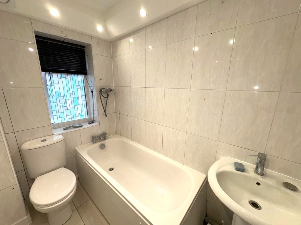 Property photo 3 of 5 Sheridanctbath