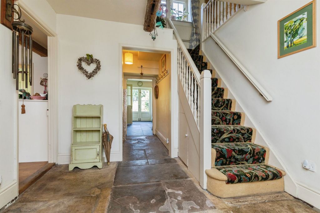 Property photo 2 of 27