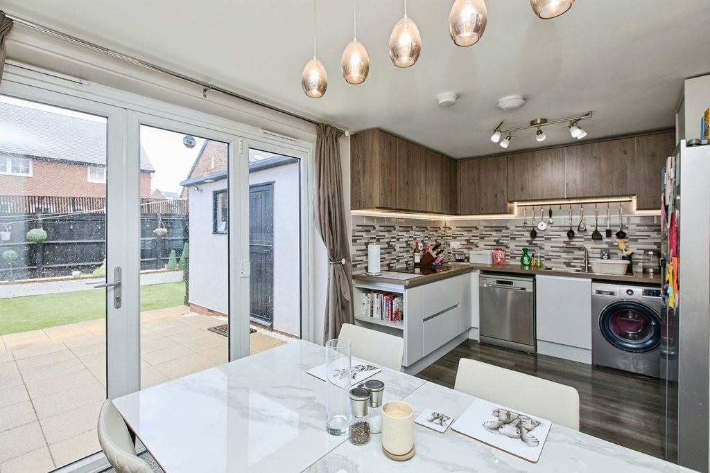 Property photo 3 of 23 Pbox-Img.Jpg