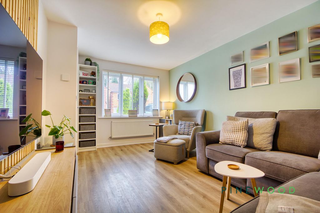 Property photo 2 of 23 Lounge