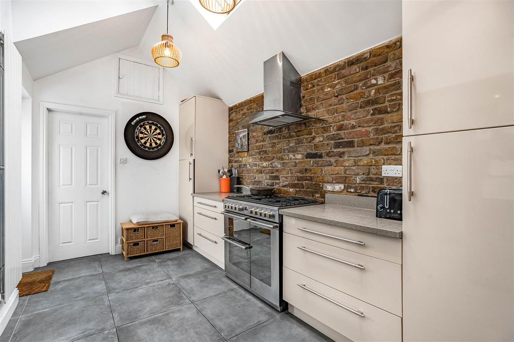 Property photo 3 of 19 16_94507.Jpg