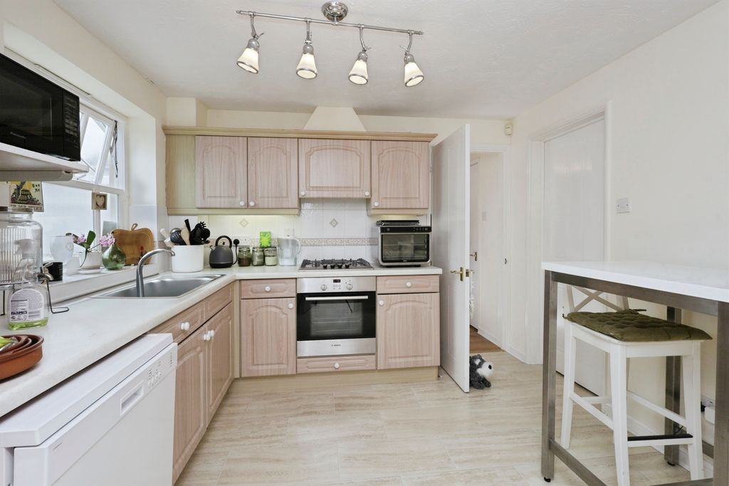 Property photo 3 of 19