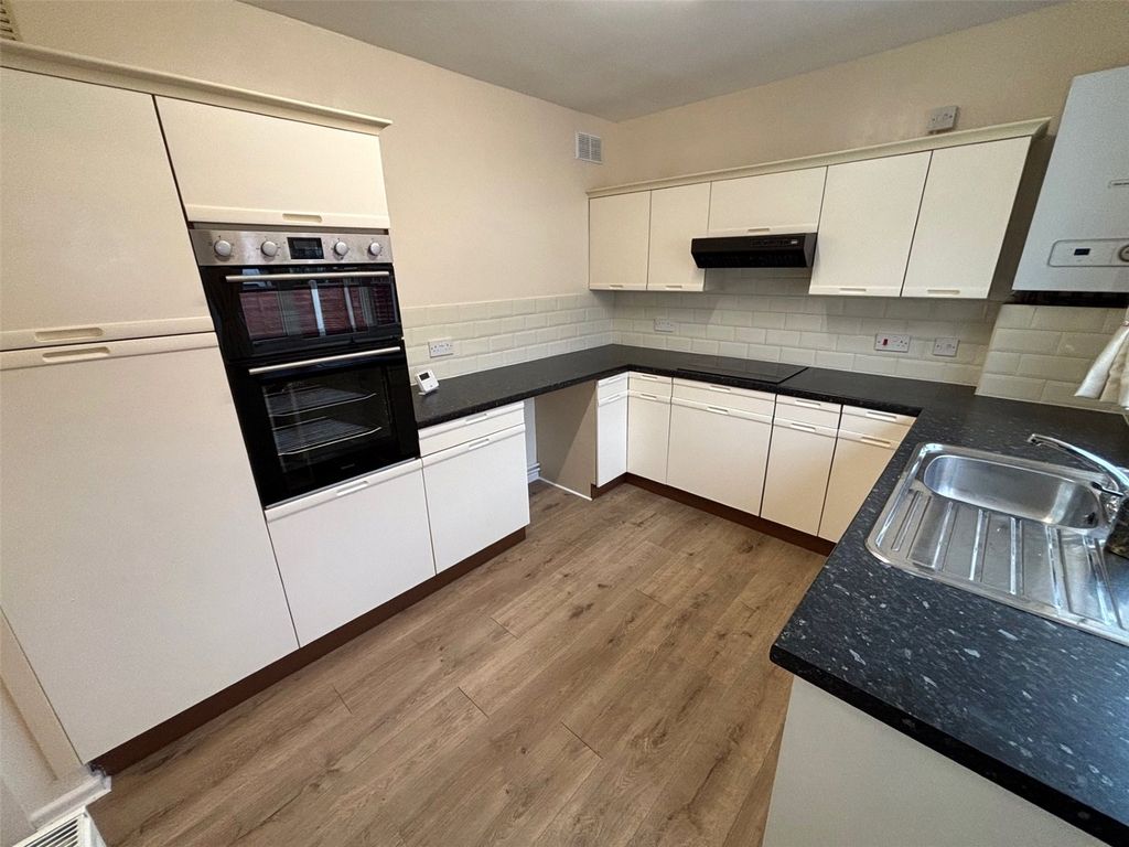 Property photo 2 of 15 Picture No. 04