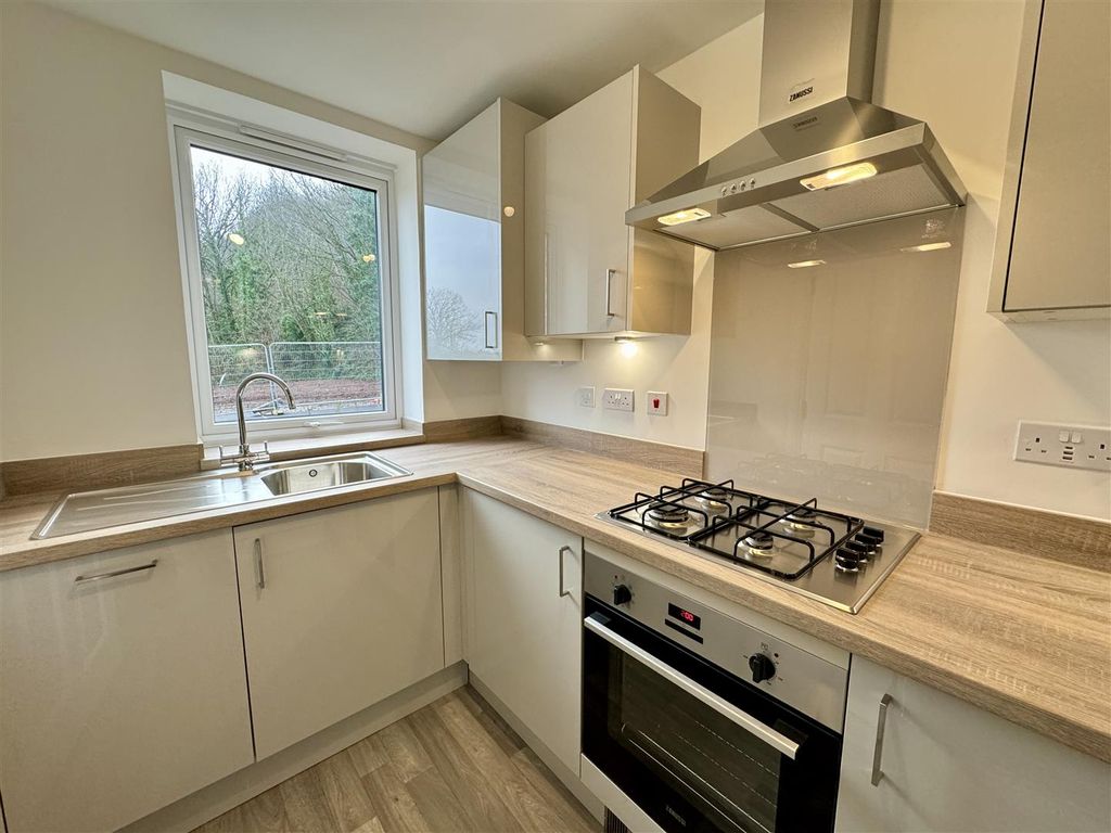 Property photo 3 of 17 Kitchen