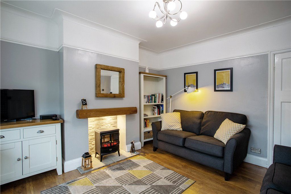 Property photo 3 of 11 Living Room