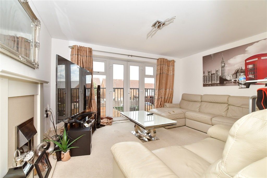 Property photo 3 of 12 Lounge