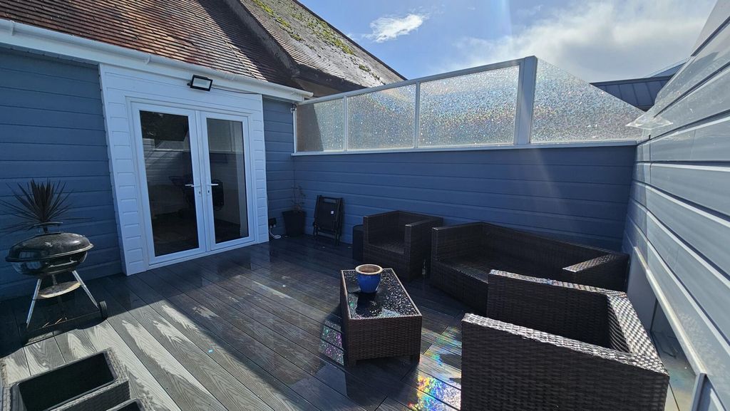 Property photo 1 of 9 Terrace / Patio