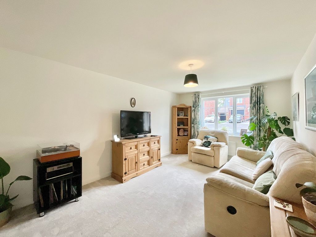 Property photo 2 of 34