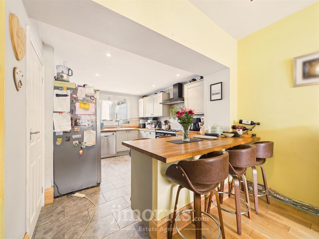 Property photo 3 of 34 Kitchen/Breakfast Room