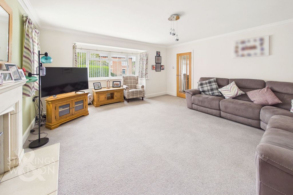 Property photo 2 of 31