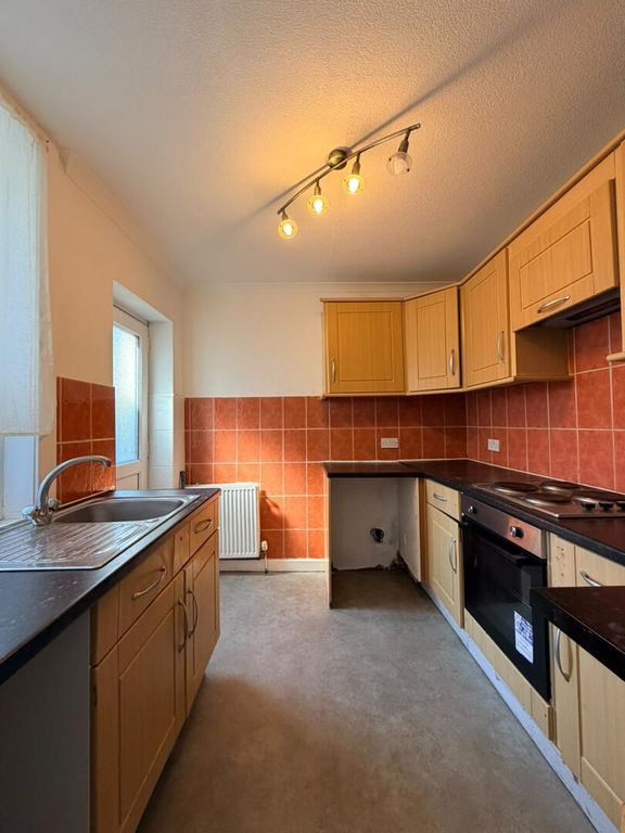 Property photo 2 of 14 Kitchen