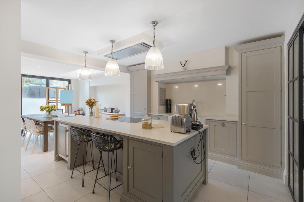 Property photo 3 of 23 Image