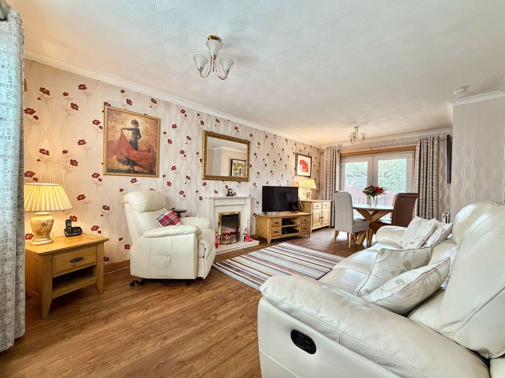 Property photo 2 of 28