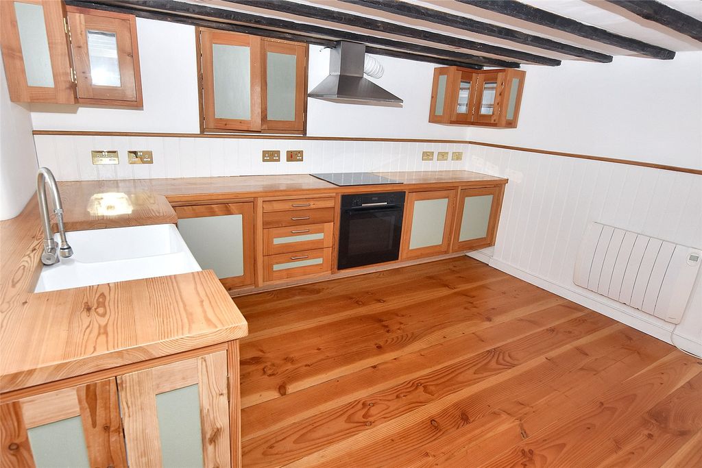 Property photo 3 of 11 Kitchen/Breakfast