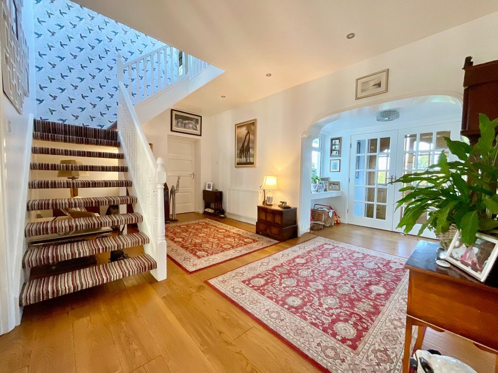 Property photo 3 of 27