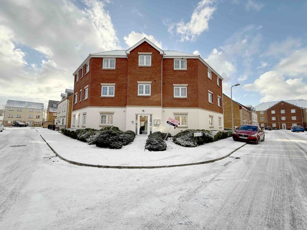 Property photo 1 of 9 2 Bedroom Flat For Sale In Six Mills Avenue, Gorseinon, Sa4 4Qd