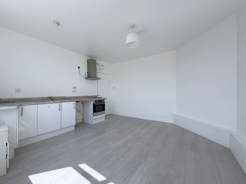 Property photo 3 of 12 Lounge Kitchen