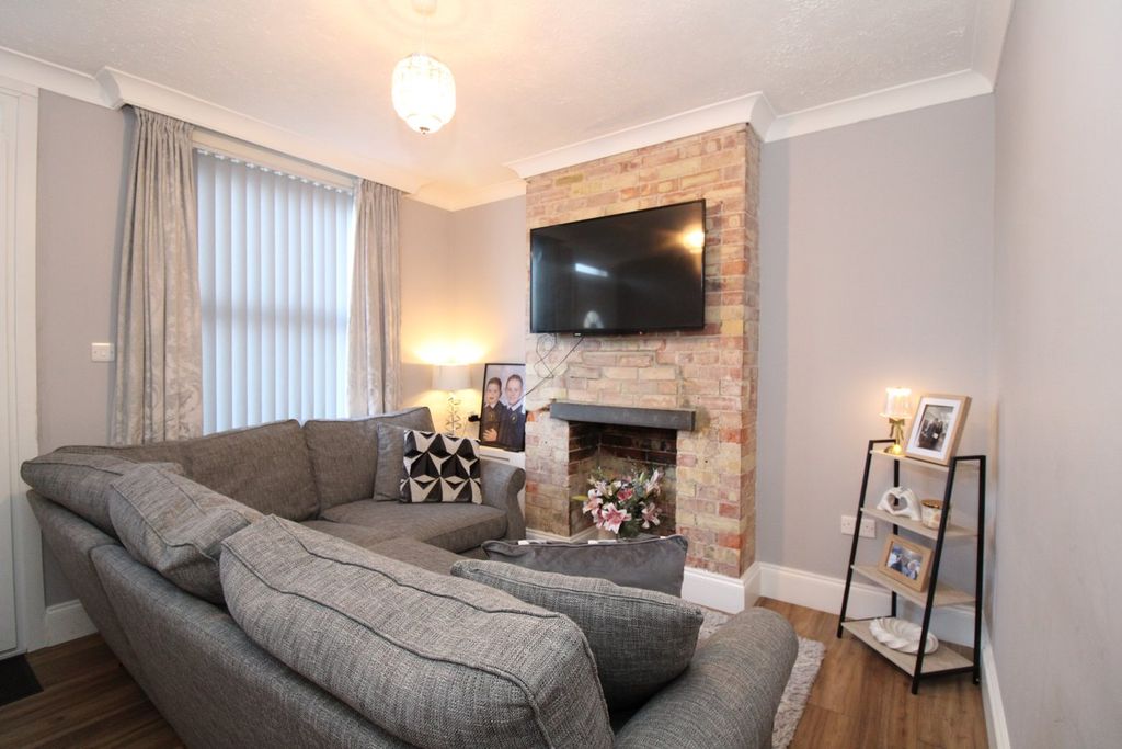 Property photo 2 of 13 Lounge