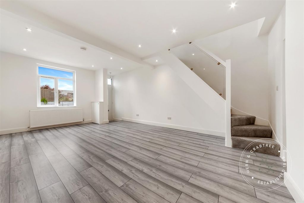 Property photo 2 of 29 Holly-Terrace-17-New.Jpg