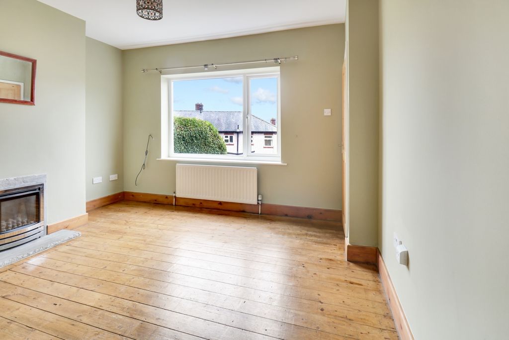 Property photo 3 of 14 Lounge