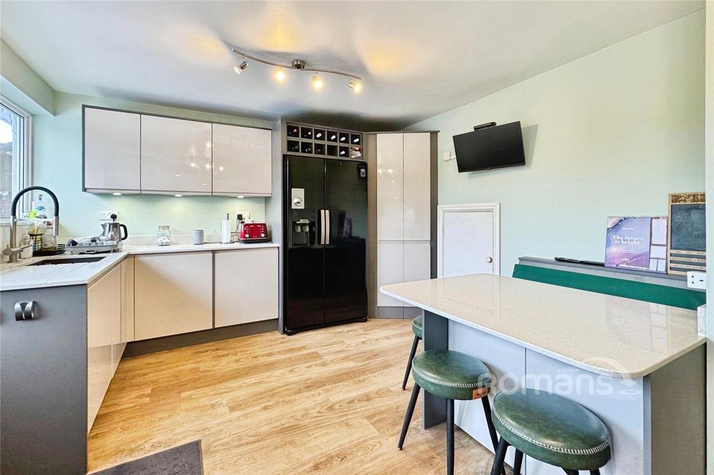 Property photo 2 of 16 Kitchen