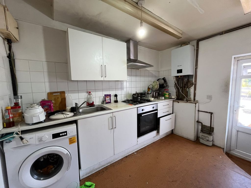 Property photo 1 of 12 3 Bed Flat To Rent Kingsley Road, Hounslow Tw3