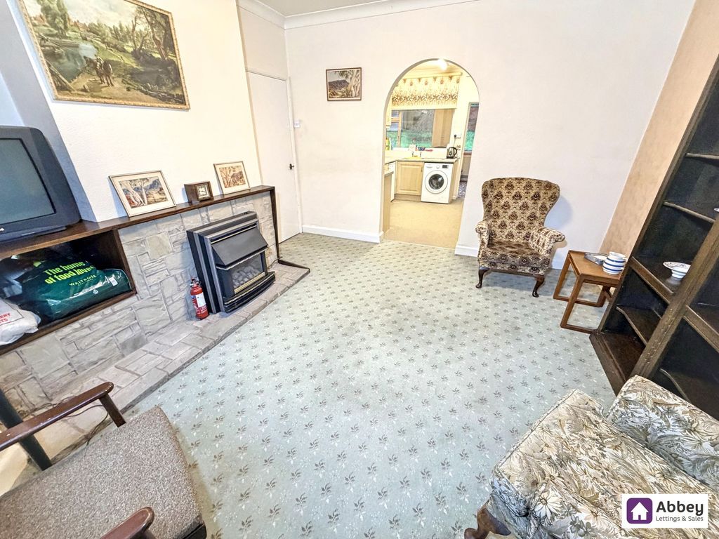 Property photo 3 of 15 Lounge