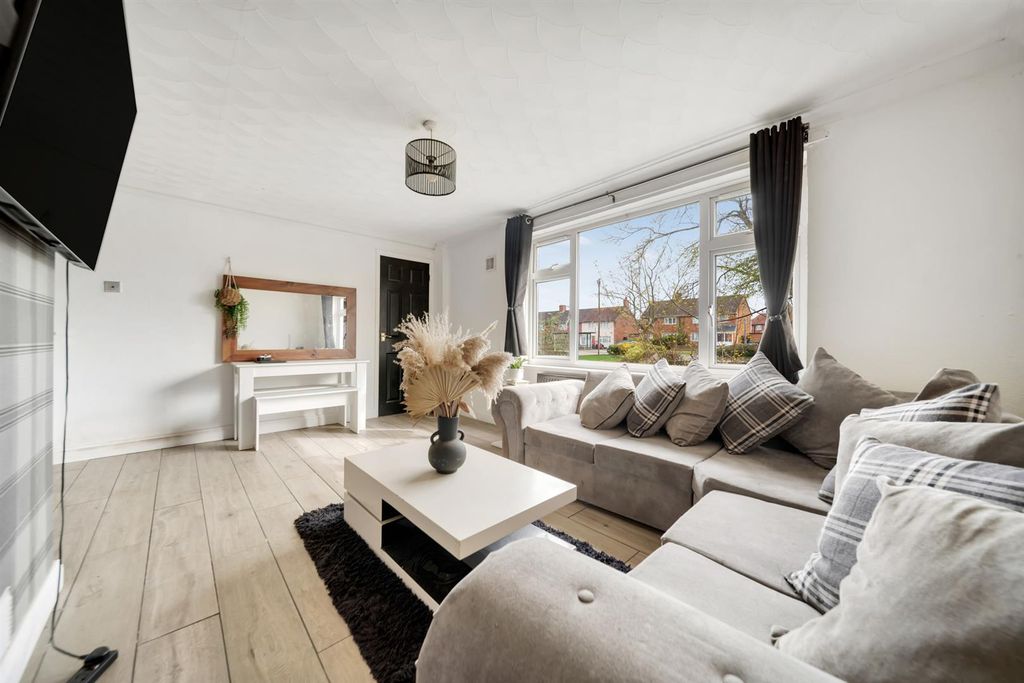 Property photo 3 of 13 Robin Drive-21.Jpg