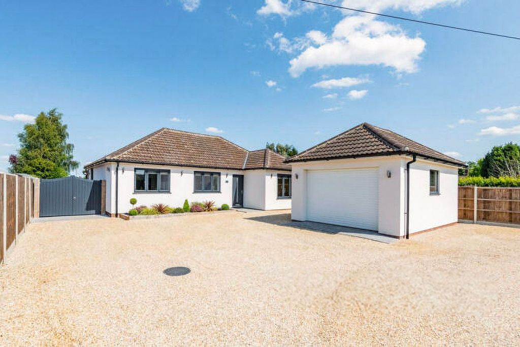 Property photo 2 of 32