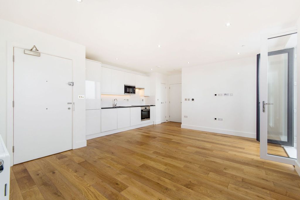 Property photo 3 of 8