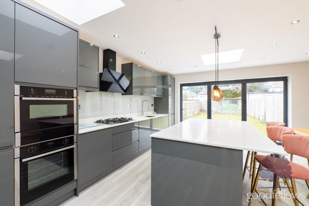 Property photo 3 of 16 Picture No. 21