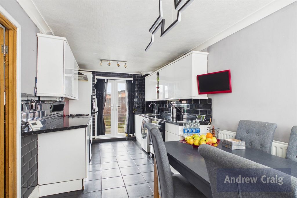 Property photo 2 of 10 Kitchen Diner