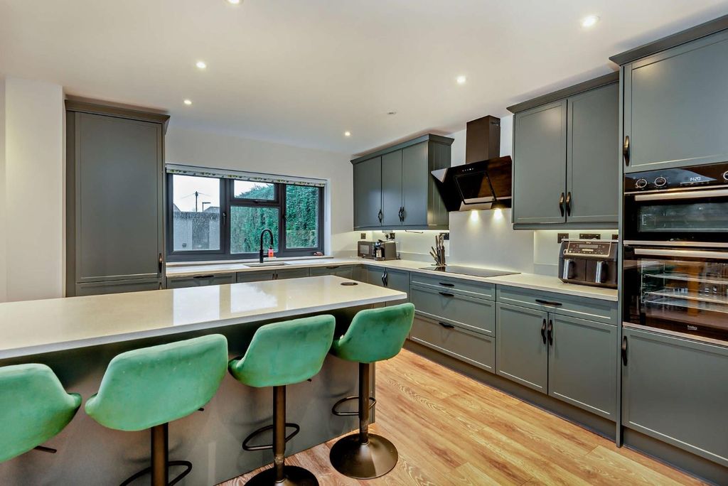 Property photo 3 of 28 8674881-Interior06-800.Jpg