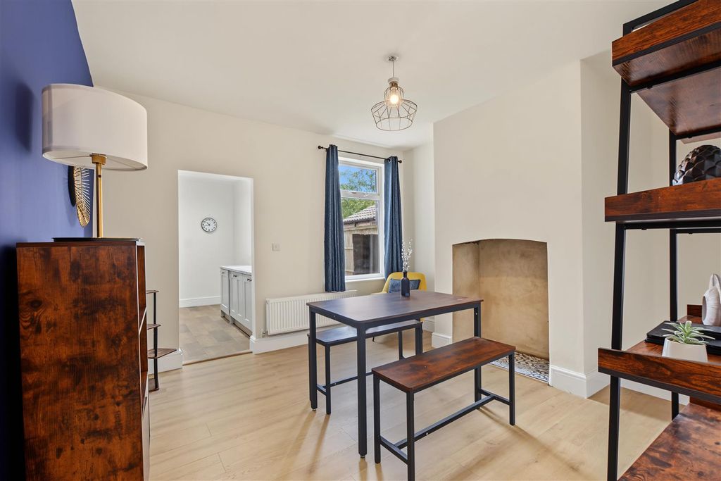 Property photo 3 of 20 Dining Area